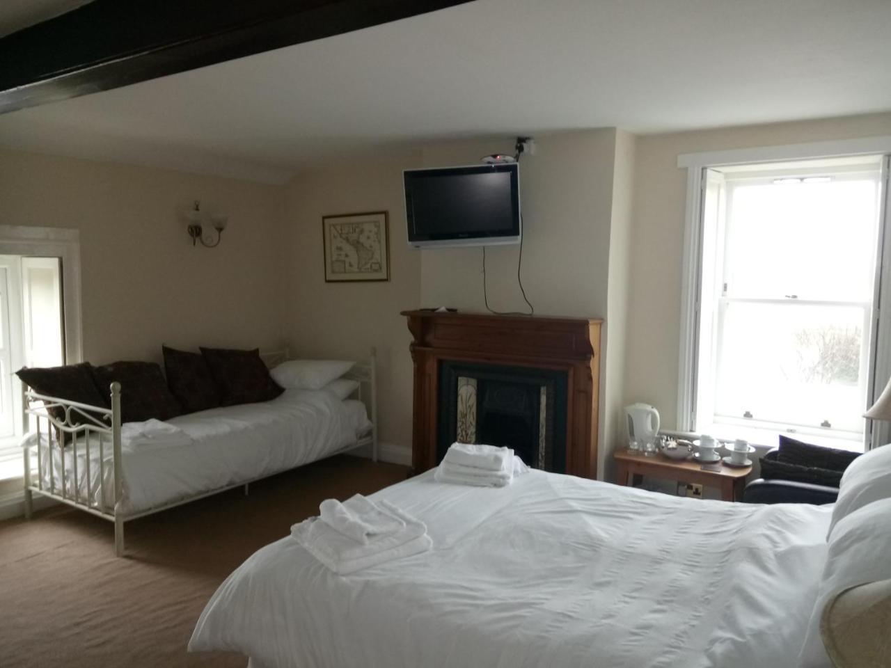The Dyke Neuk Inn Meldon  外观 照片